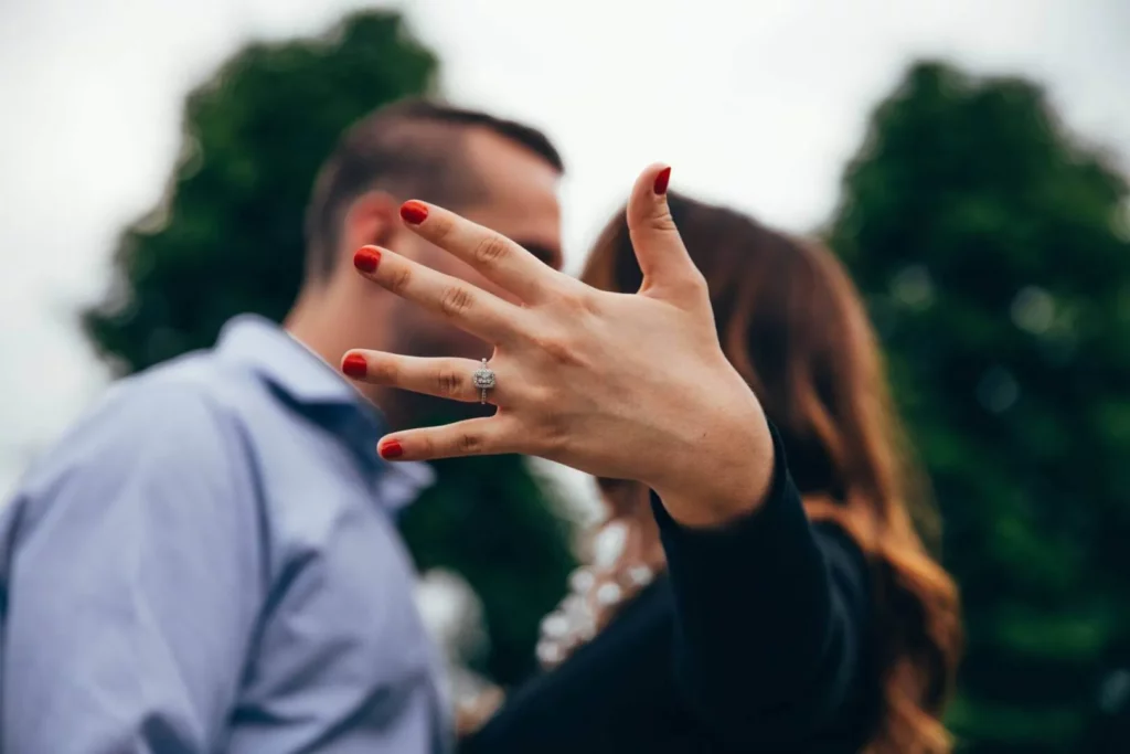 30 anelli di fidanzamento con Moissanite che brillano più dei diamanti