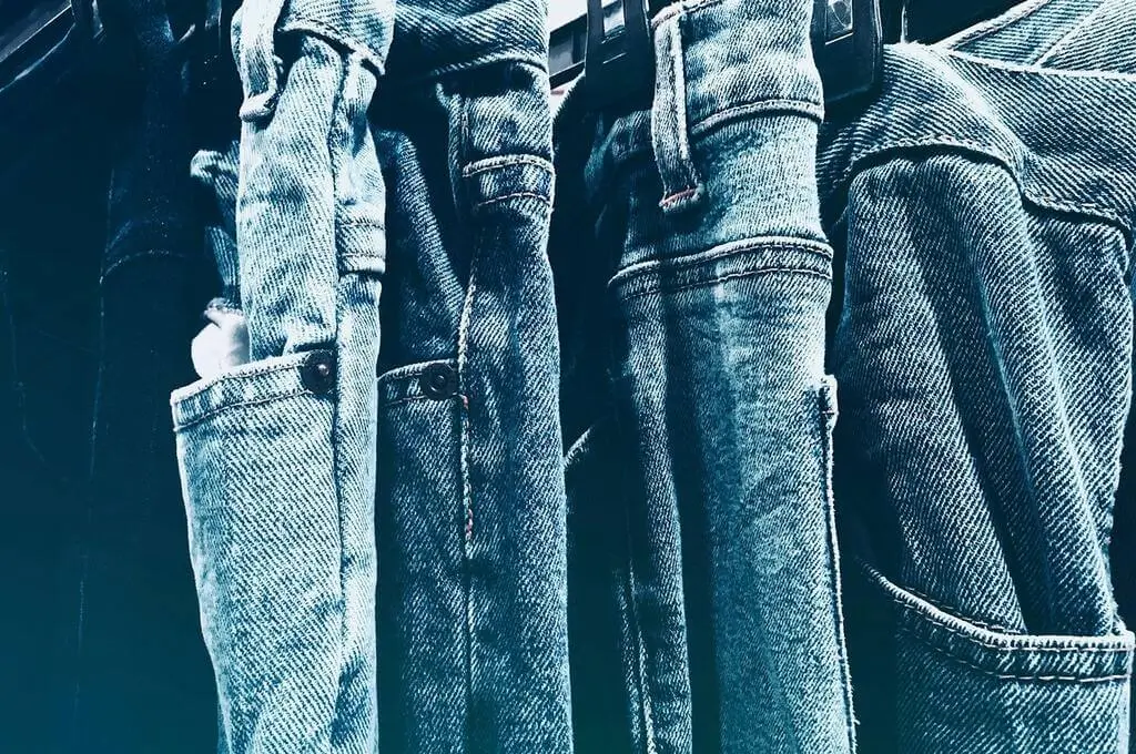 2 modi per scolorire i tuoi jeans e renderli più cool